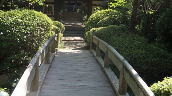 日本庭園の橋