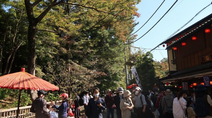 賑やかな深大寺参道