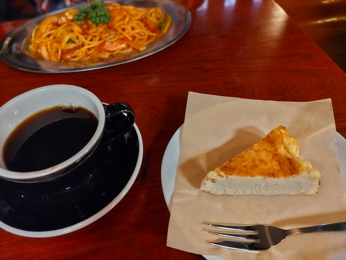ナポリタンとチーズケーキとブレンドコーヒー
