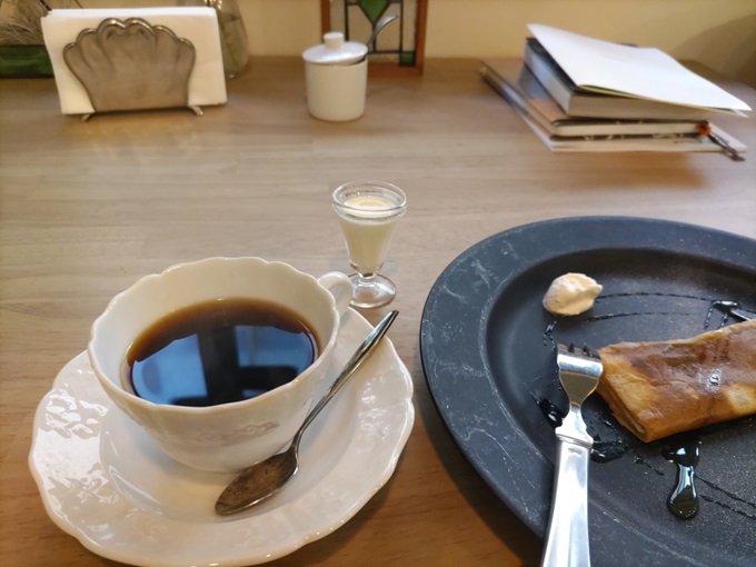 クレープとホットコーヒーのセット