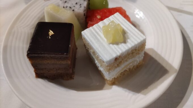 ケーキ、フルーツなど
