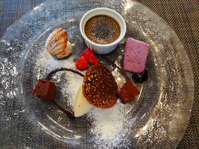 デザートの盛り合わせ